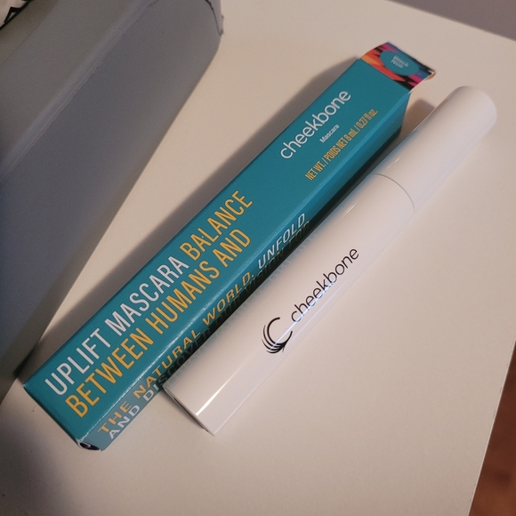 UPRISE MASCARA Cheekbone Beauty Black Full Size BNIB Brand New in Box Unused - Picture 11 of 13